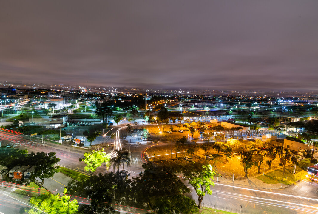 HOSPEDE-SE NO VERNON E VISTA-SE DE CURITIBA.